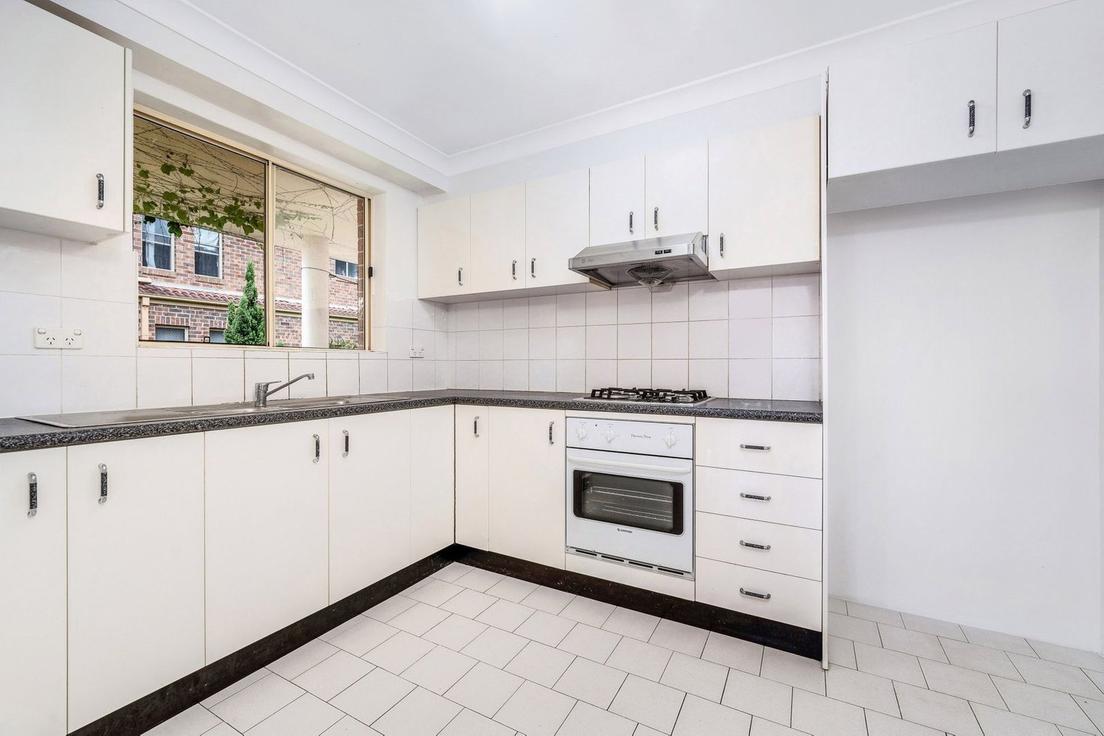19/8-12 Bond Street HURSTVILLE 12
