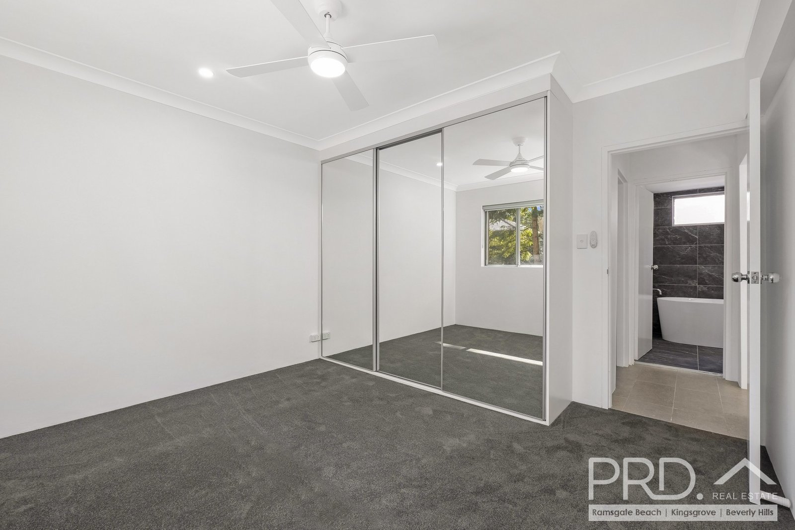 1/98 Chuter Avenue RAMSGATE BEACH 3