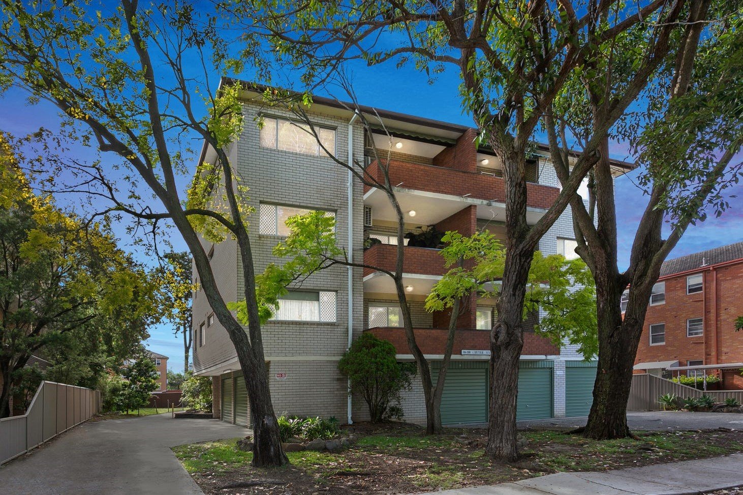 1/98 Chuter Avenue RAMSGATE BEACH 9