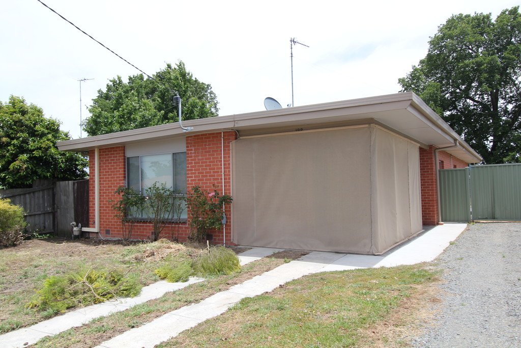 198 Yarrowee Street SEBASTOPOL 1