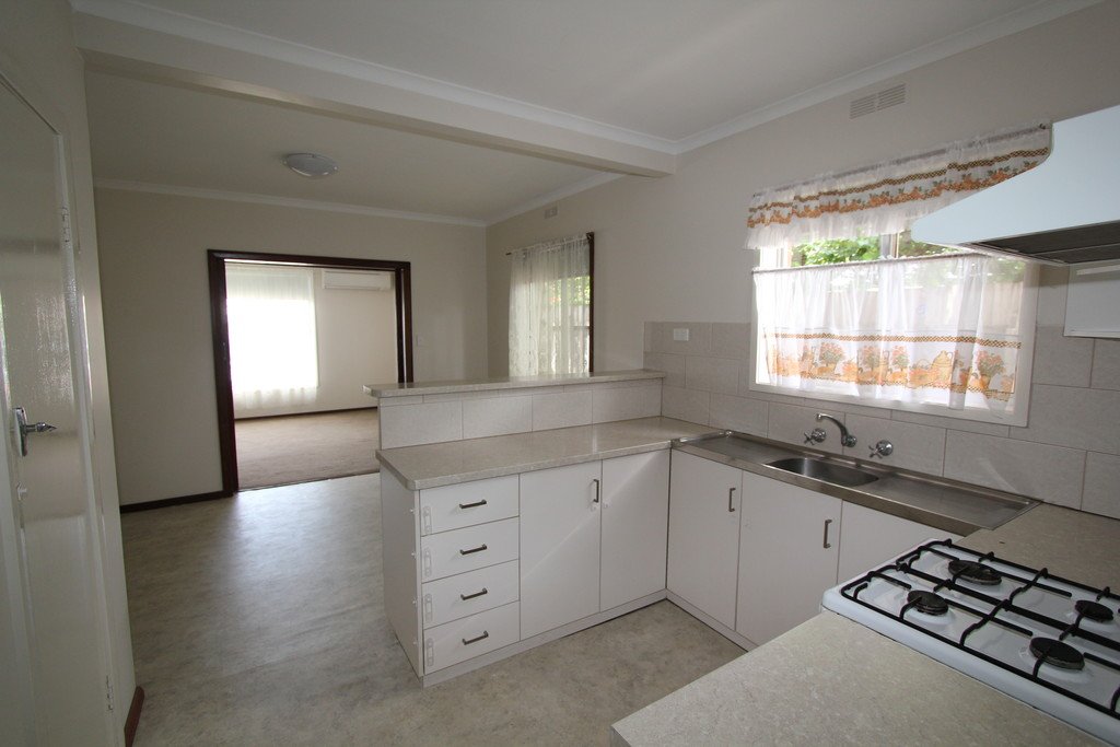 198 Yarrowee Street SEBASTOPOL 6