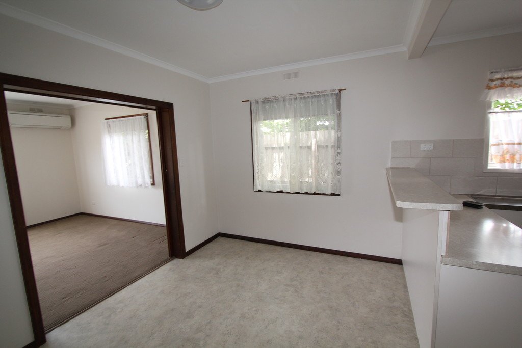 198 Yarrowee Street SEBASTOPOL 4