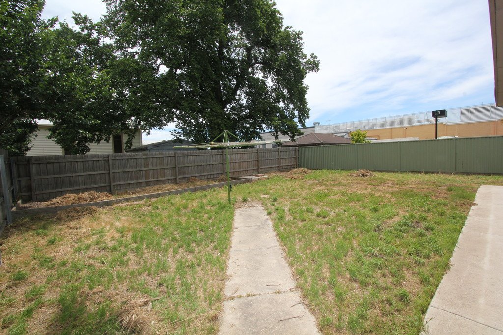 198 Yarrowee Street SEBASTOPOL 12