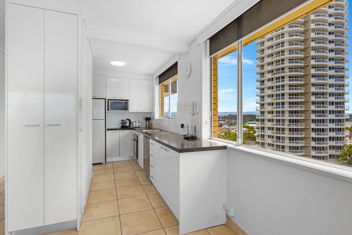 19/82 The Esplanade Burleigh Heads 6