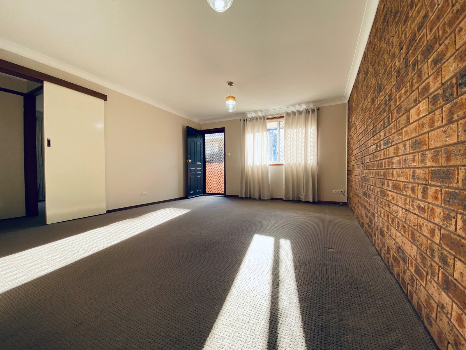 1/98a Carthage Street TAMWORTH 3