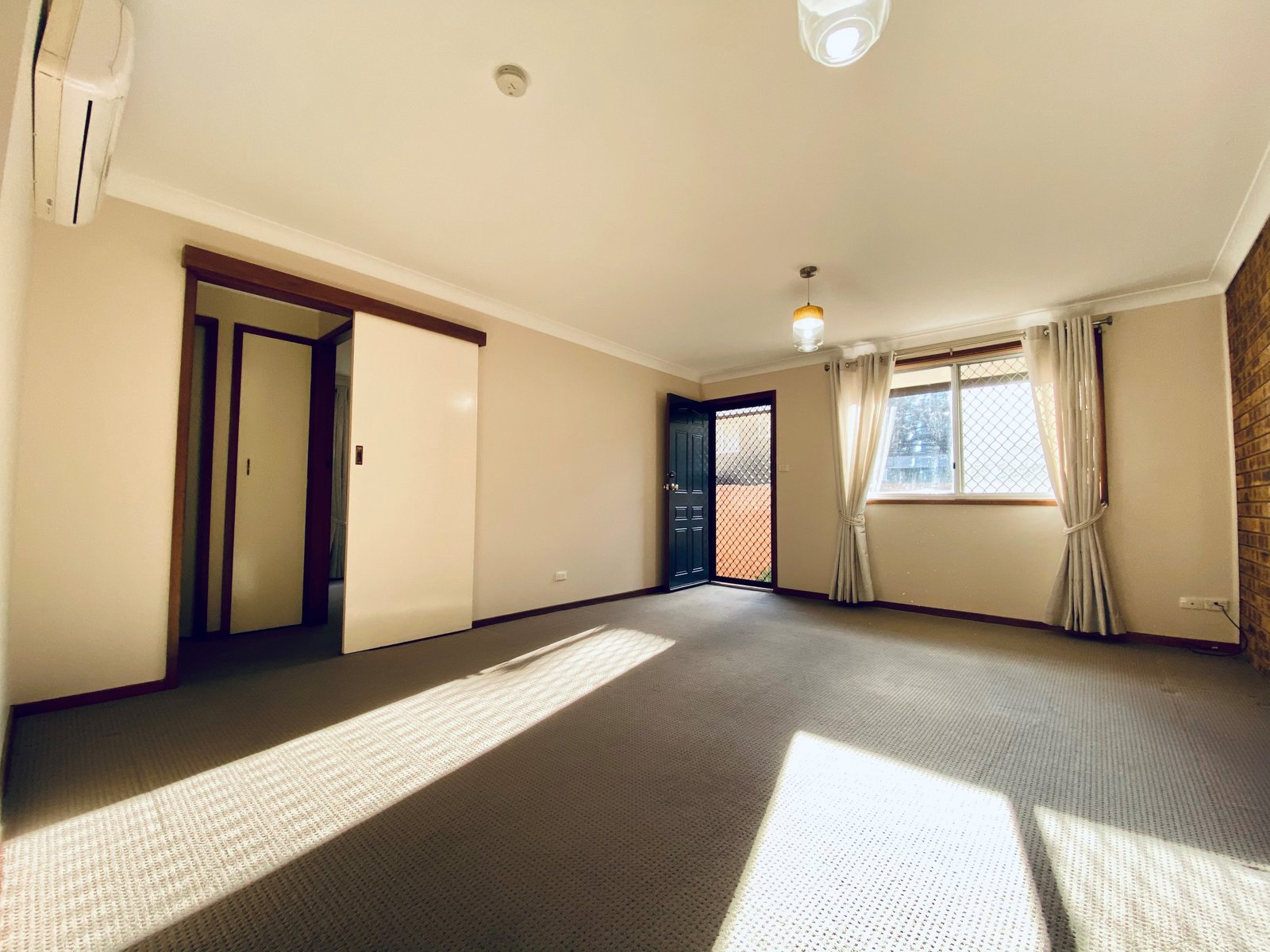 1/98a Carthage Street TAMWORTH 4