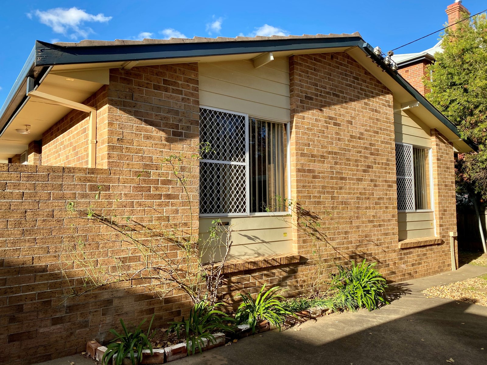 1/98a Carthage Street TAMWORTH 9