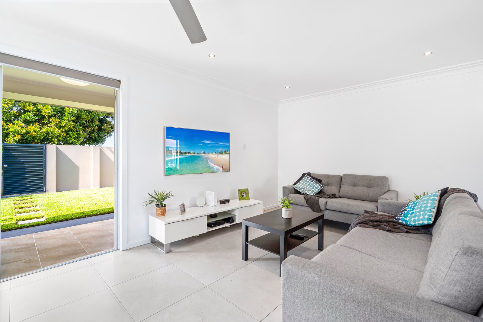 199 Mallawa Drive PALM BEACH 9