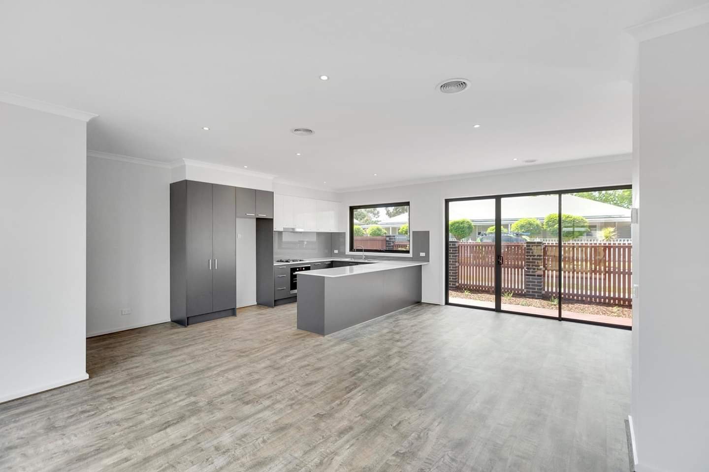Gallery: 19b Ti Tree Crescent