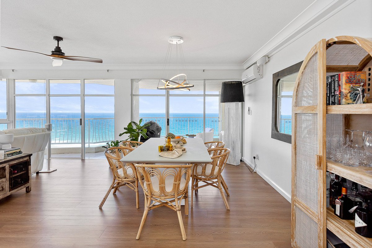 19E/238 The Esplanade Burleigh Heads 3