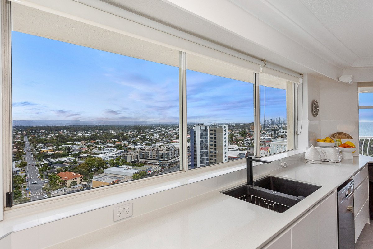 19E/238 The Esplanade Burleigh Heads 7