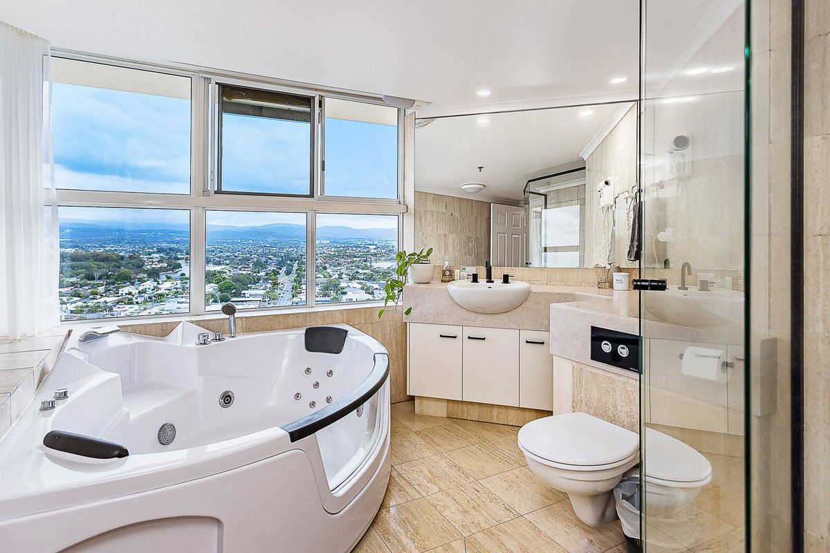 19E/238 The Esplanade Burleigh Heads 11