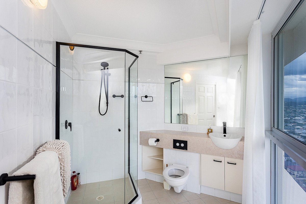 19E/238 The Esplanade Burleigh Heads 14