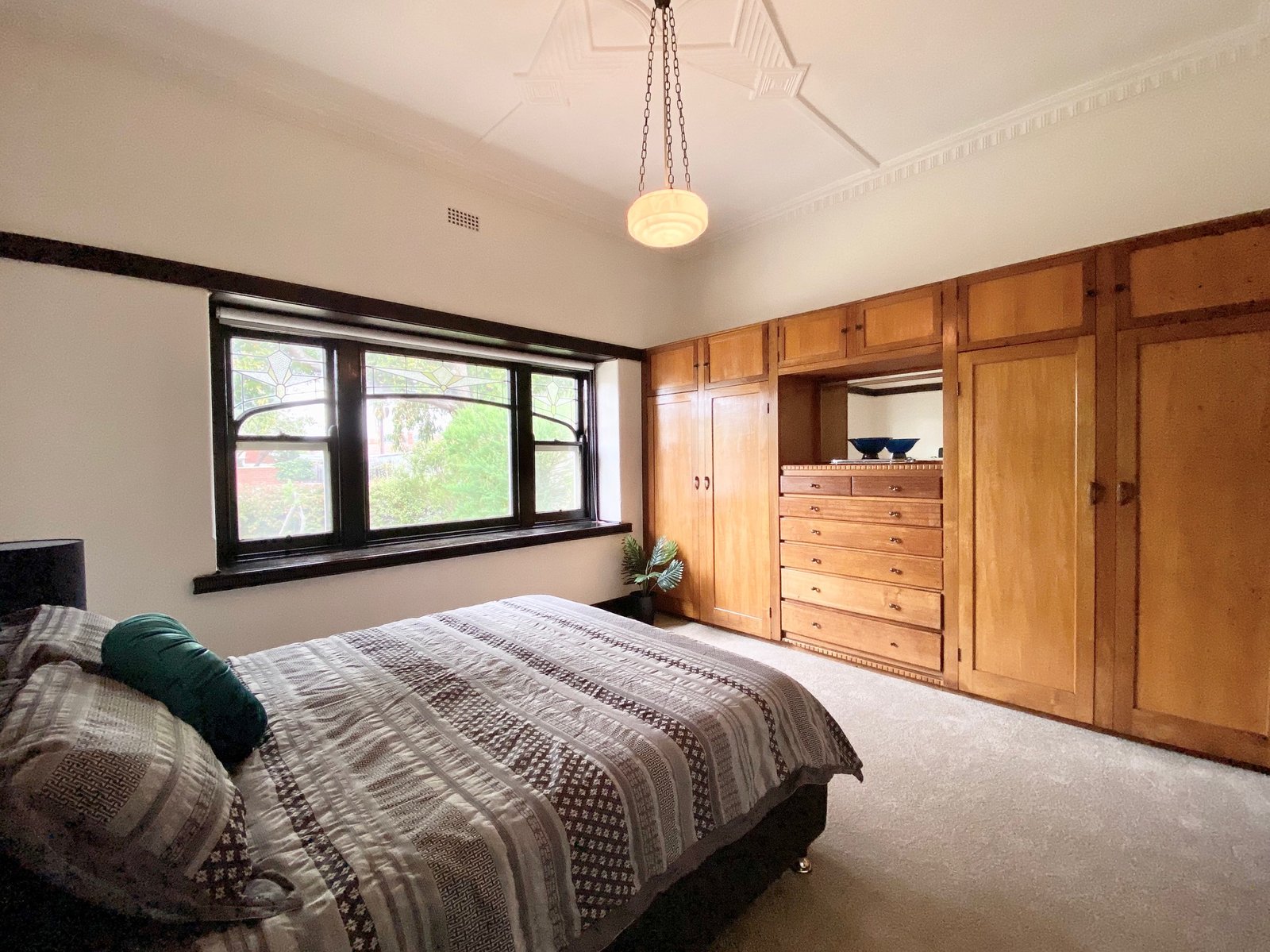 Real Estate and Property in 1a Almond Street, Caulfield South, VIC