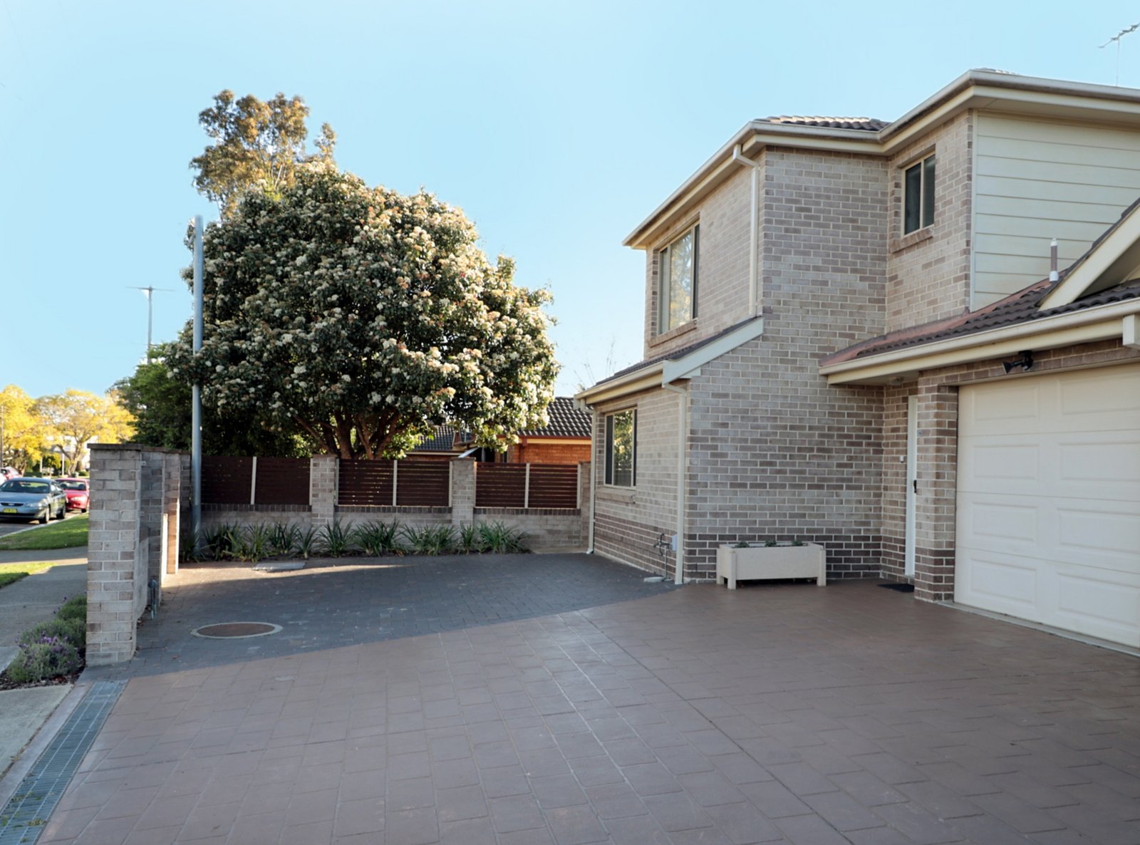 1a Broe Avenue EAST HILLS 9