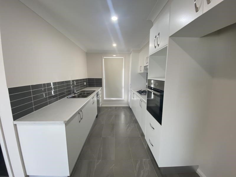 1A Explorers Way TAMWORTH 7