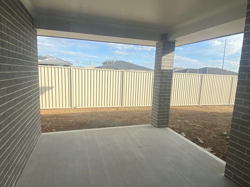 1A Explorers Way TAMWORTH 9