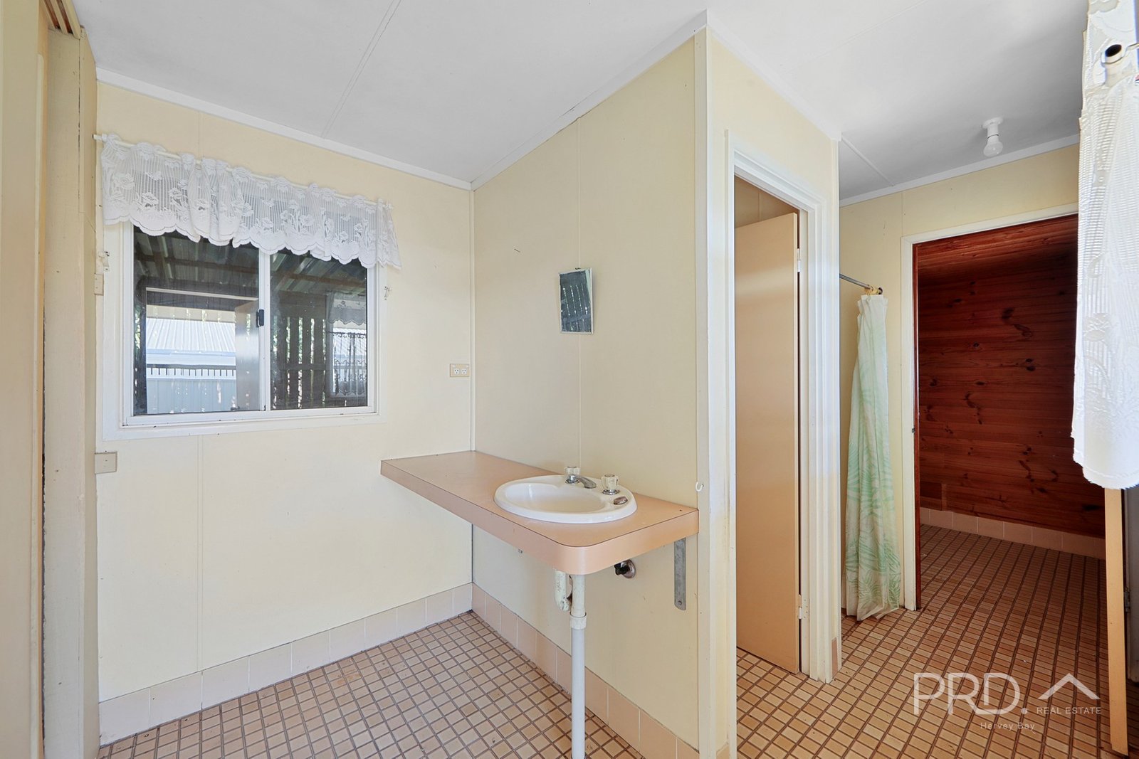 1A Howard Street URANGAN 6