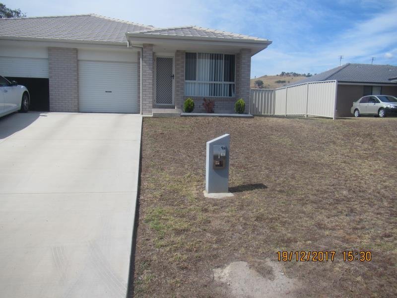 1A Lake Place TAMWORTH 1