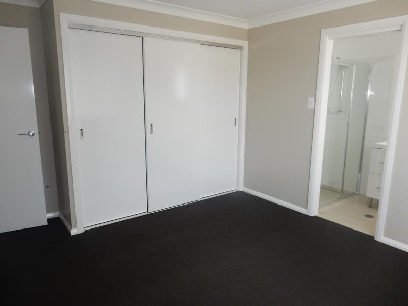 1A Lake Place TAMWORTH 3