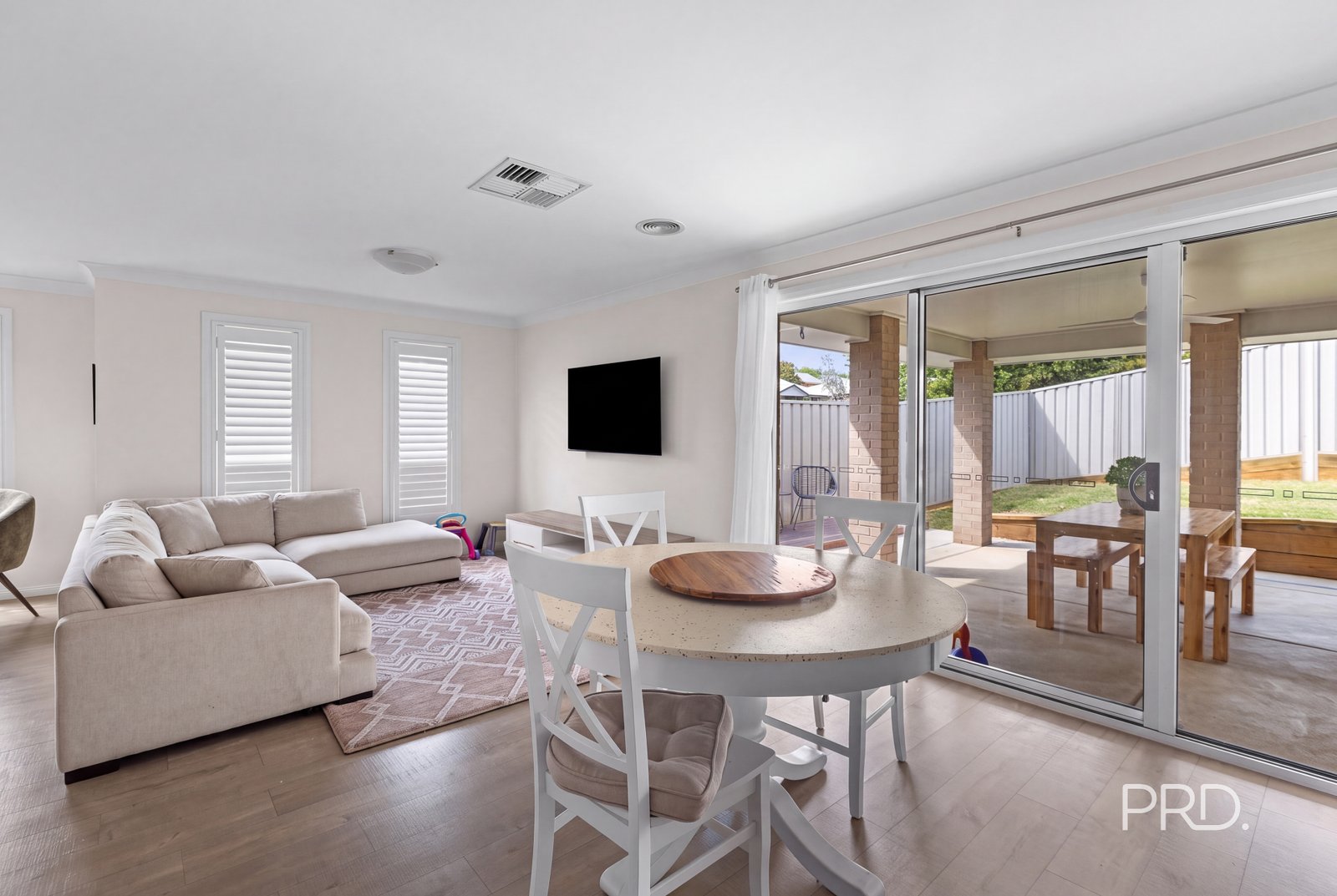 1A Pooginook Place BOURKELANDS 6