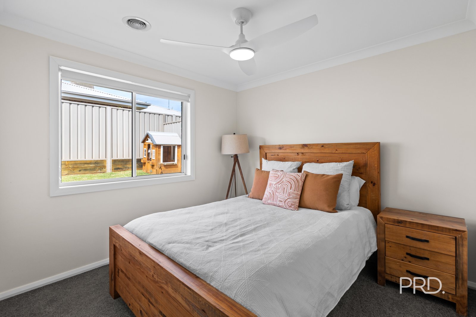 1A Pooginook Place BOURKELANDS 10