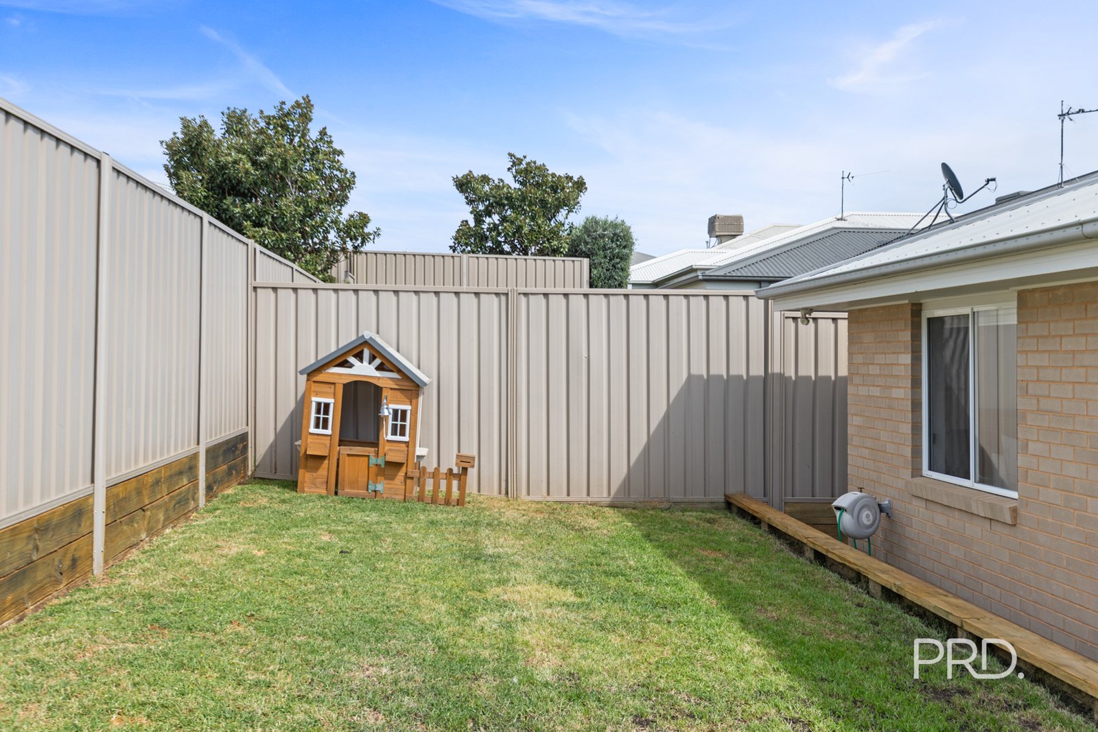 1A Pooginook Place BOURKELANDS 16