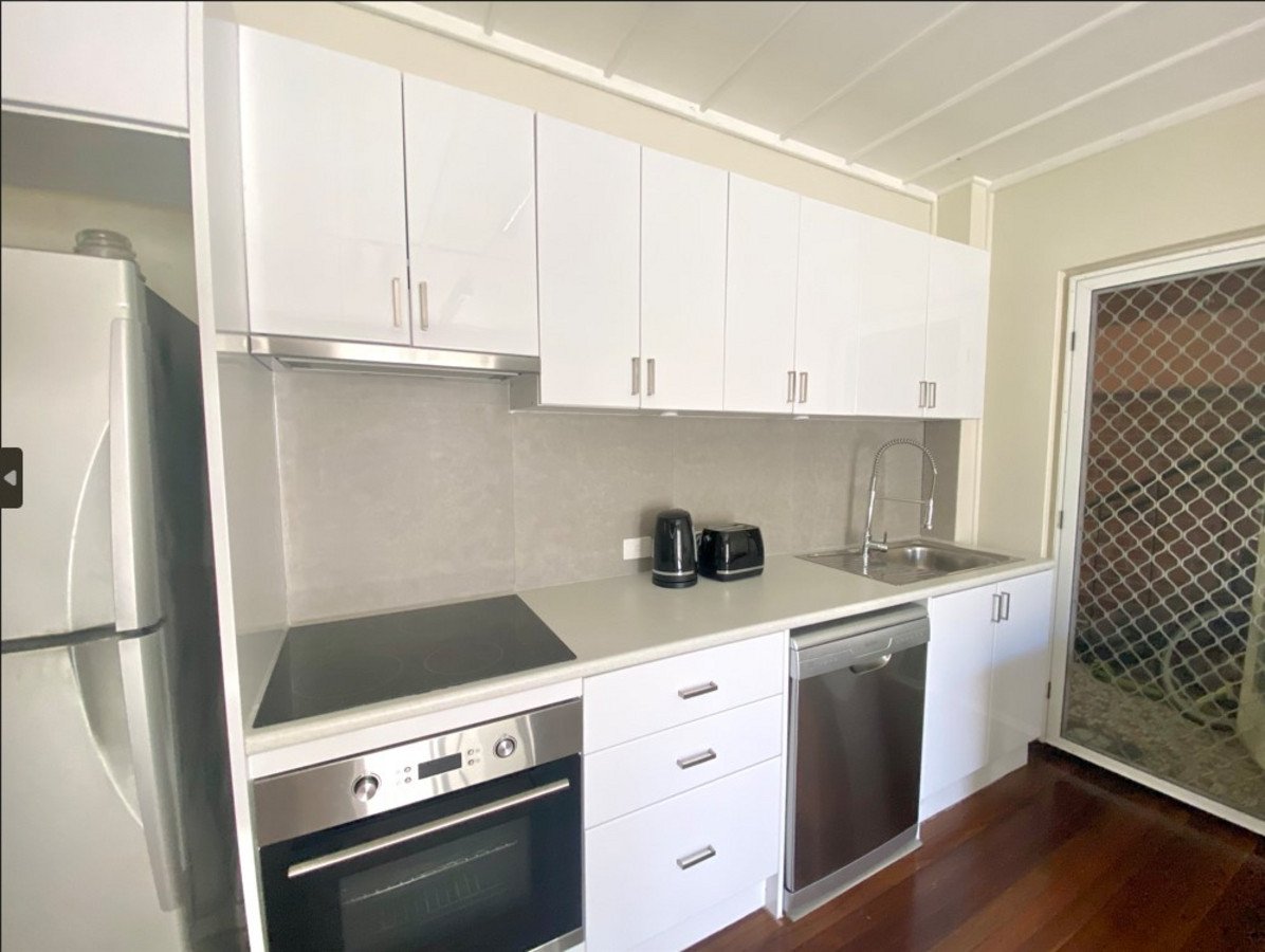 1A/14 The Esplanade Burleigh Heads 1