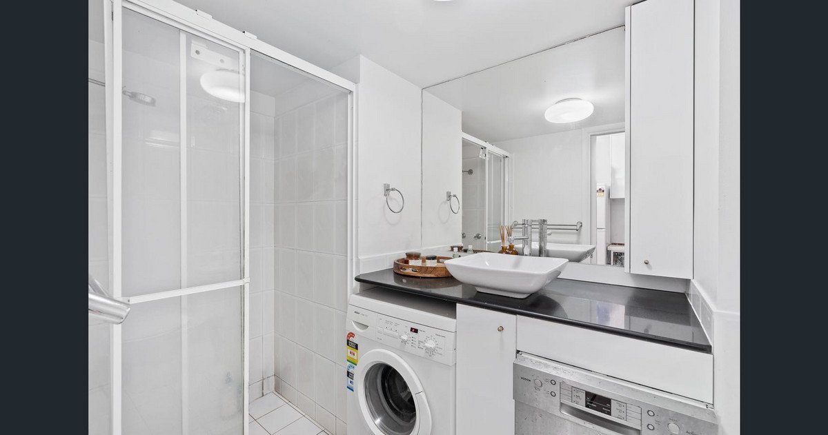 1A/6-10 Tomewin Street Currumbin 6