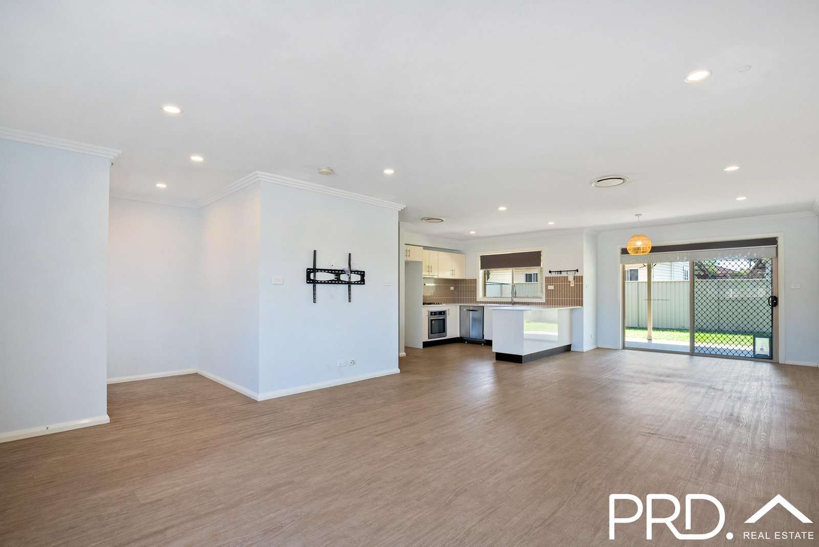 1b Broe Avenue EAST HILLS 1