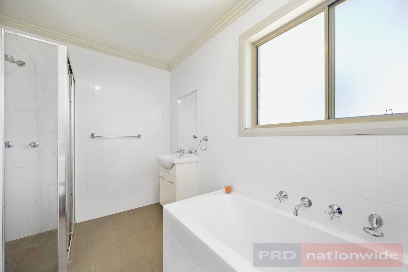 1b Broe Avenue EAST HILLS 6
