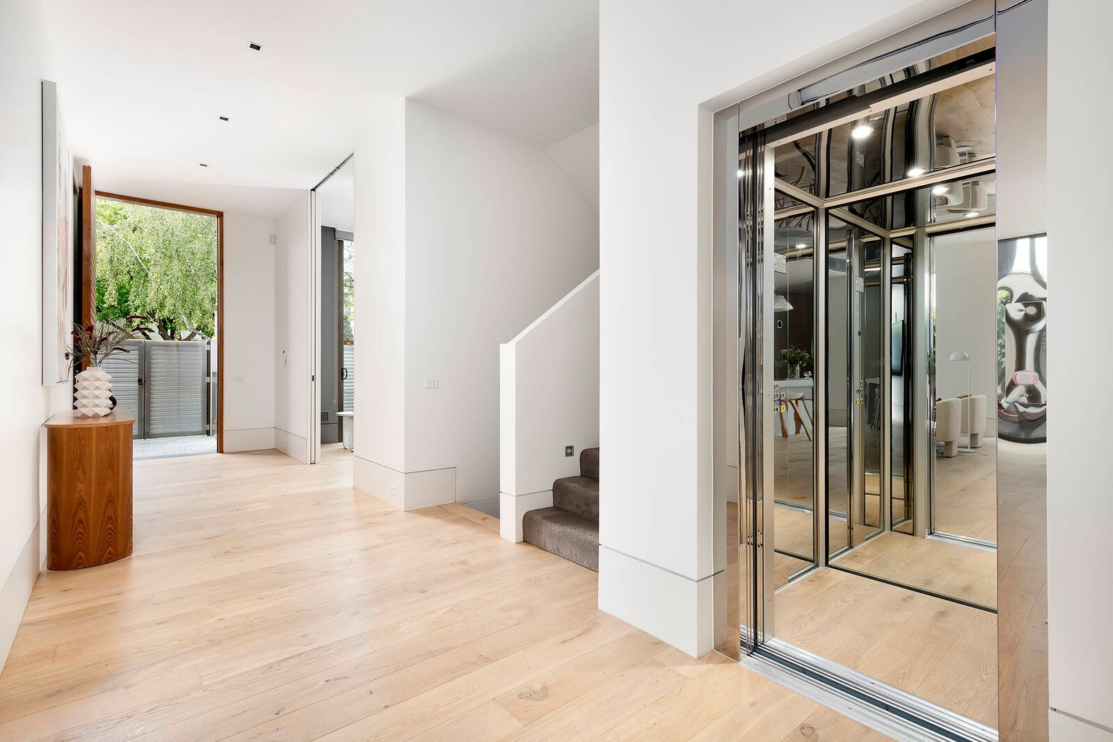 Real Estate and Property in 1B Cleeve Court, Toorak, VIC