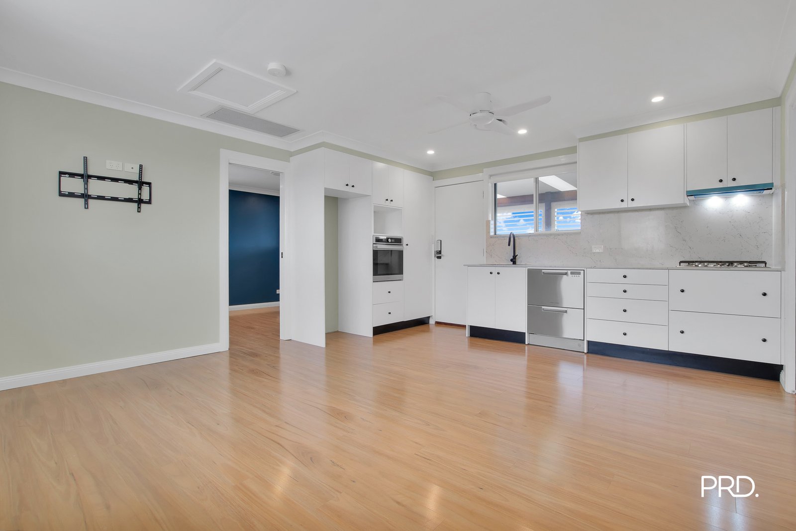 1B Hazel Close Cranebrook 4
