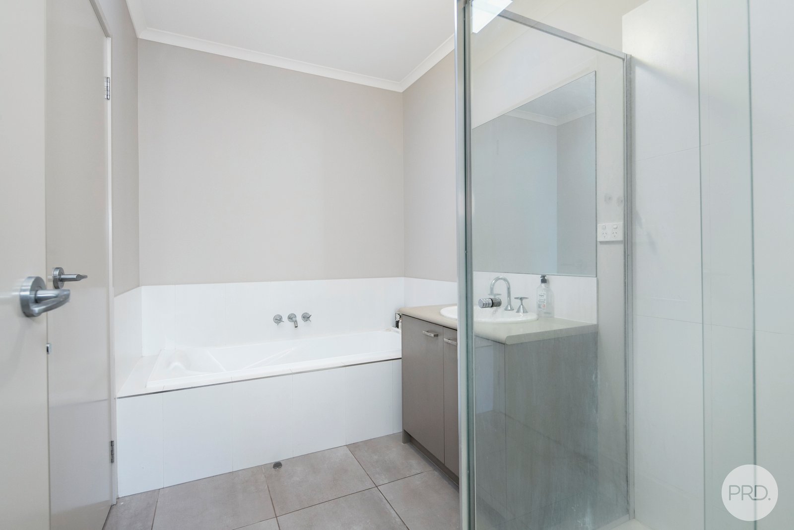 1B King George Way MITCHELL PARK 7