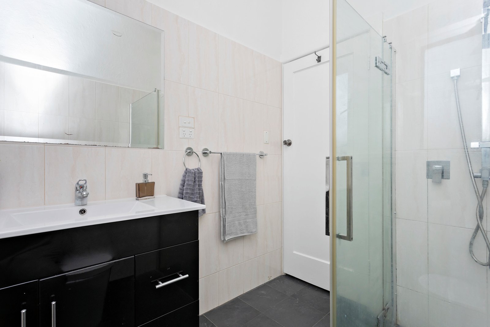 Real Estate and Property in 1B Moore Street, Caulfield South, VIC
