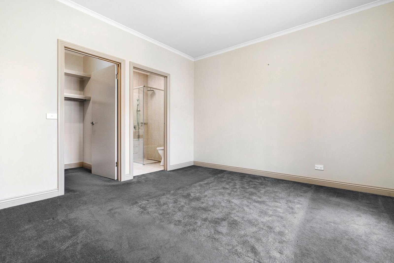 Gallery: 1B O'Loughlan Street