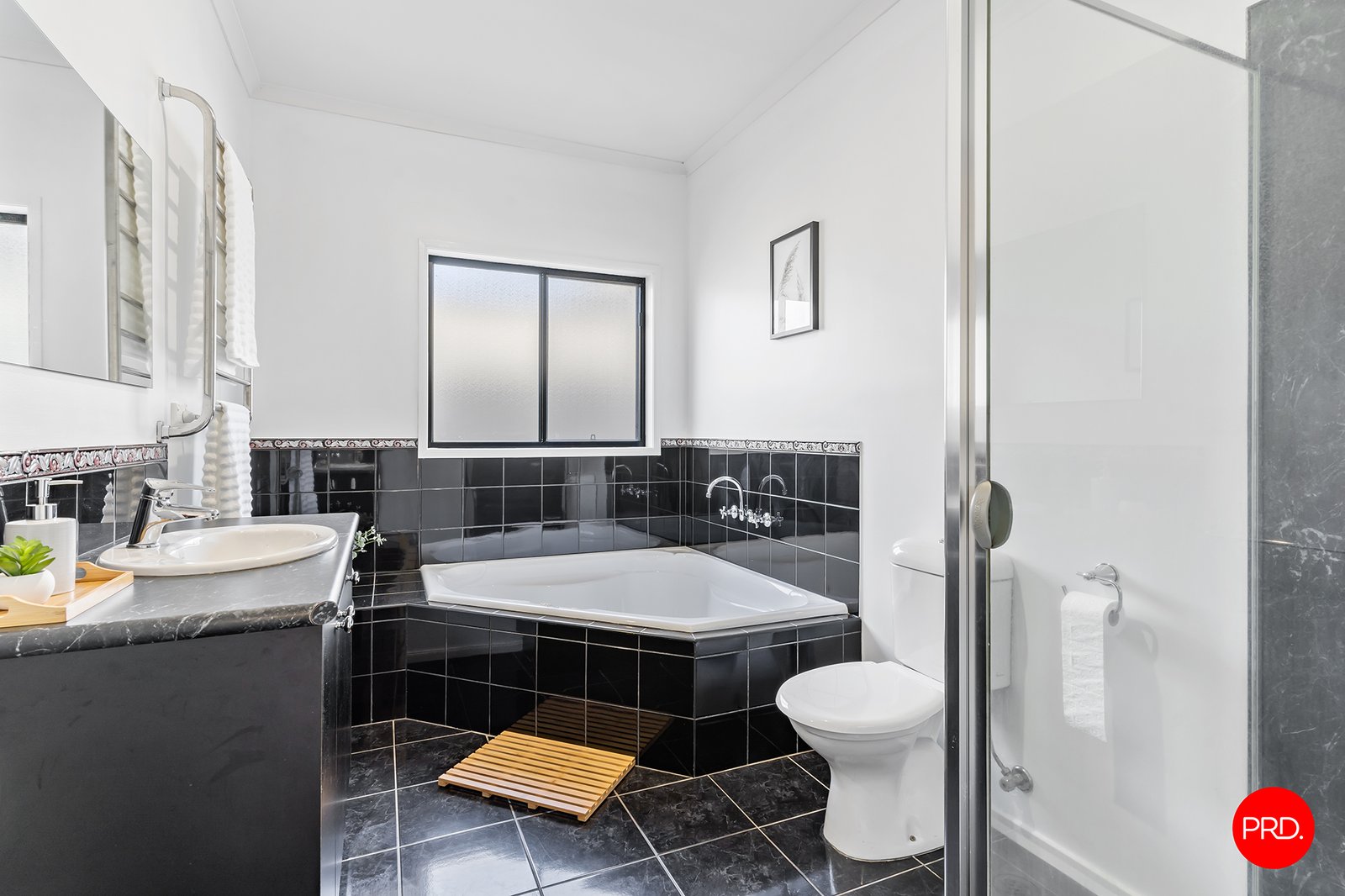 1B Tasman Court KANGAROO FLAT 12