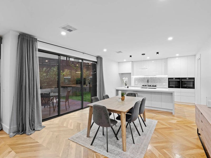 1B Winters Way, Doncaster, VIC