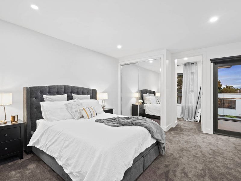 1B Winters Way, Doncaster, VIC