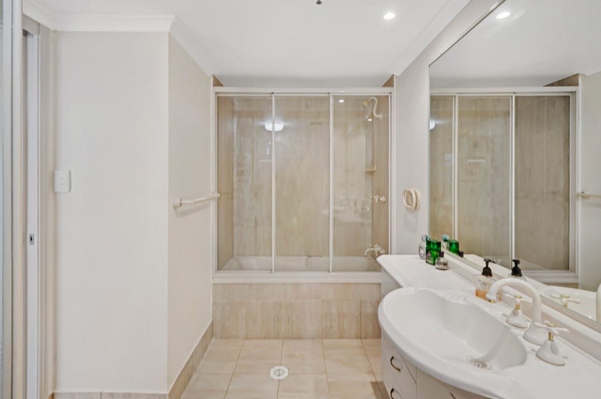 1B/3 Second Avenue Burleigh Heads 7