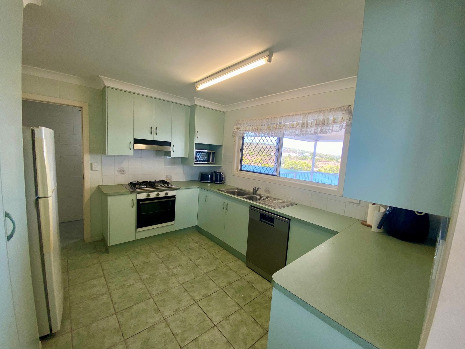 1/Bowen Marina Henry Darwen Memorial Drive BOWEN 5