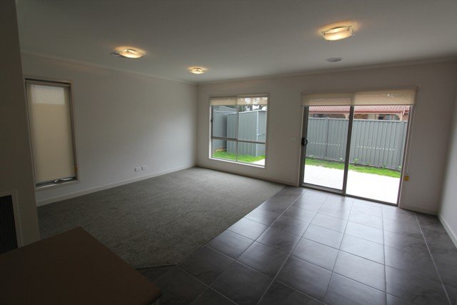 1C King George Way MITCHELL PARK 4