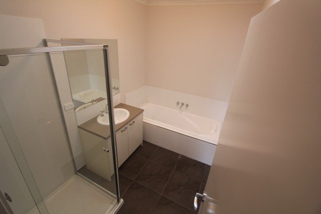 1C King George Way MITCHELL PARK 9