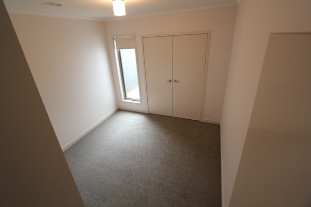 1C King George Way MITCHELL PARK 11