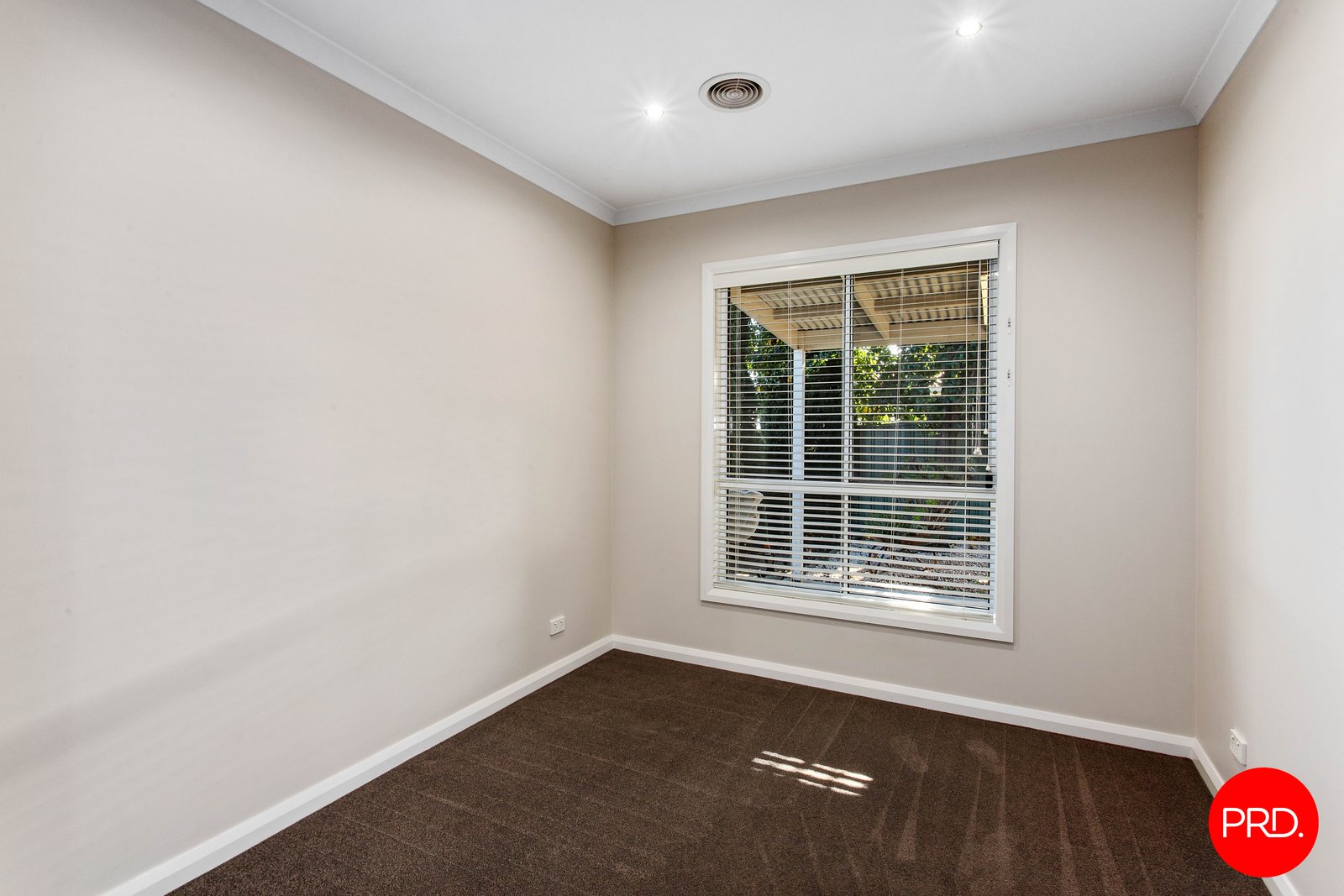1C Taylor Street KANGAROO FLAT 9