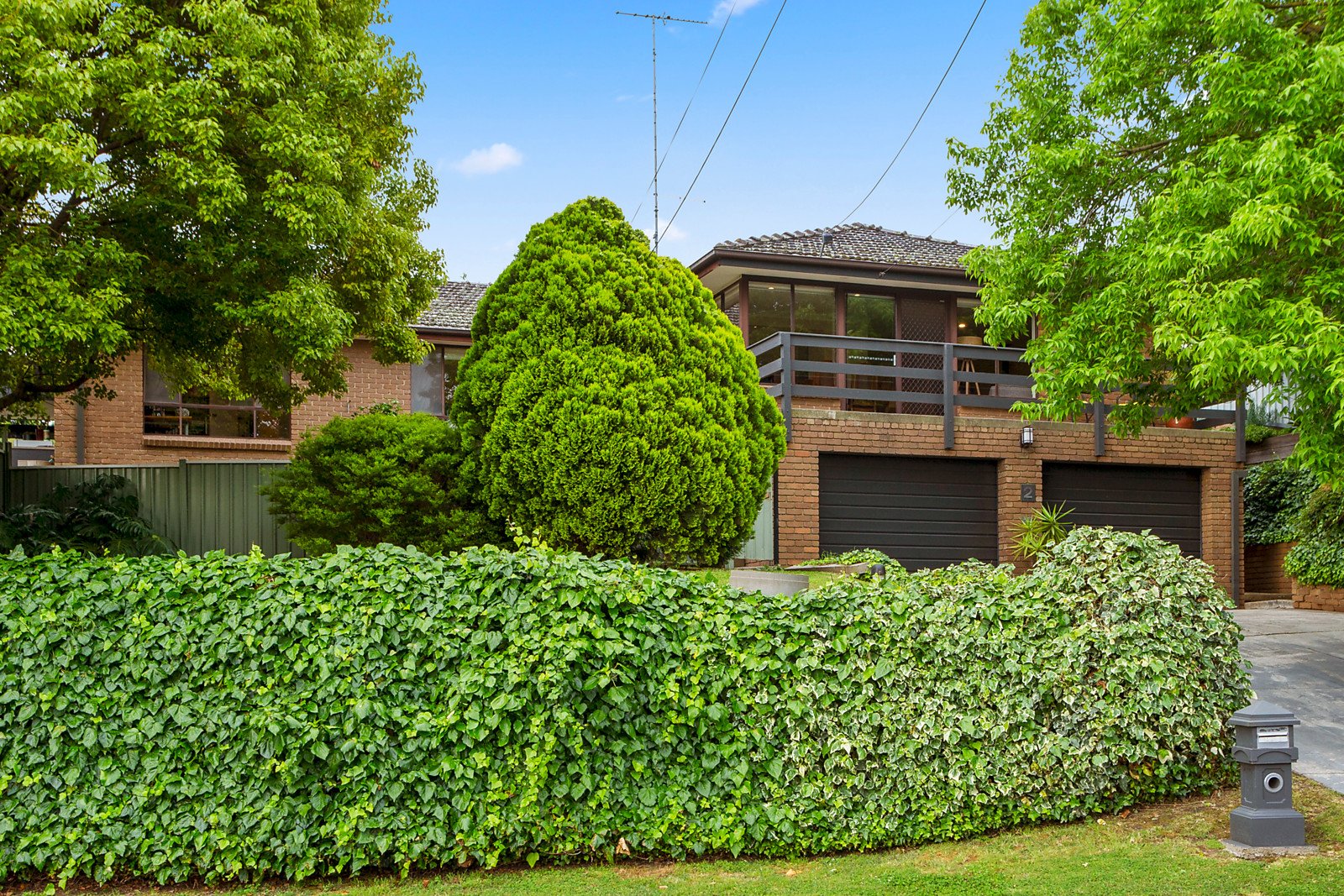 2-4 Brentwood Drive, Avondale Heights VIC 3034