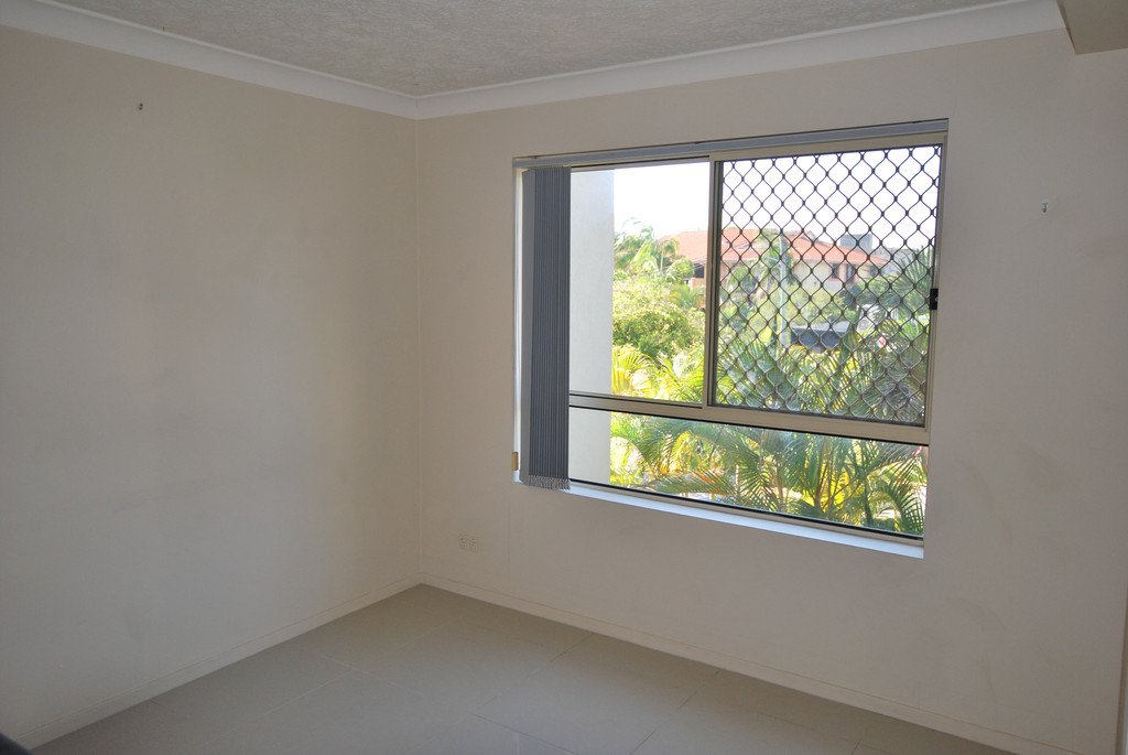 2-4 Mountain View Avenue MIAMI 3