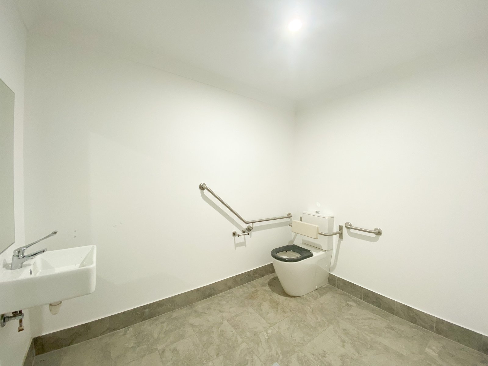 2 & 4/4 Central Avenue SALAMANDER BAY 9