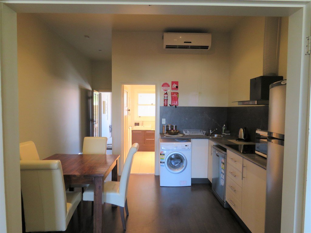 2 / 461 Dean Street ALBURY 3