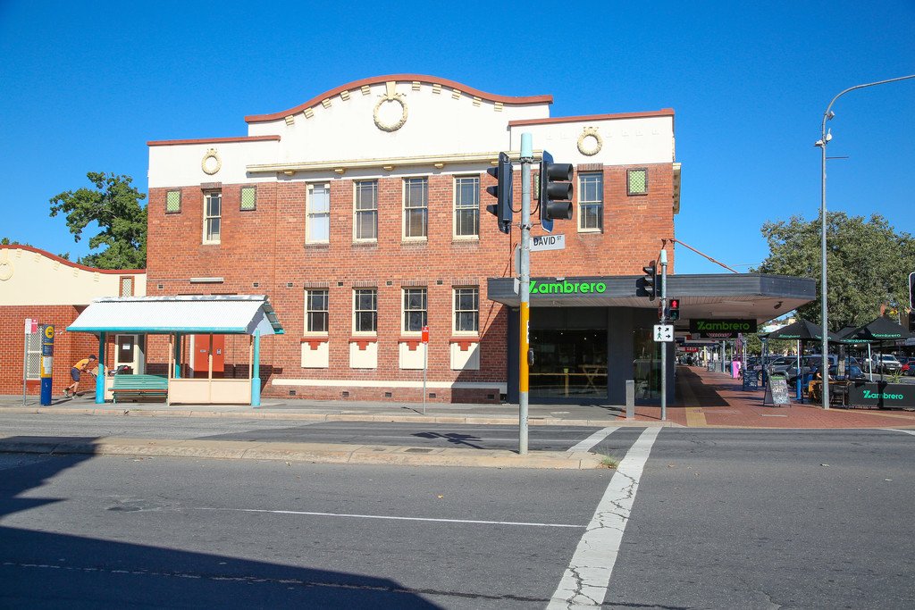 2 / 461 Dean Street ALBURY 9